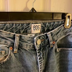 BDG Urban Outfitters Mom Jean Light/Medium Wash Size 27